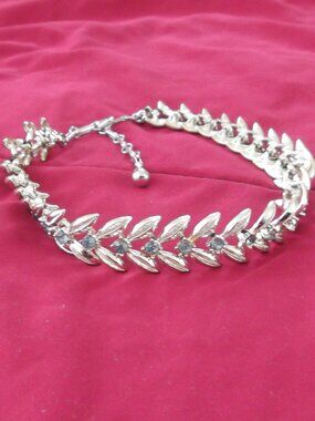 Cara leaves and crystals choker
